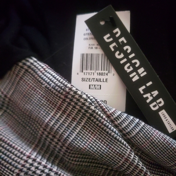 NEW! DESIGN LAB Black Plaid Sleeve Sweater M. - Picture 2 of 5